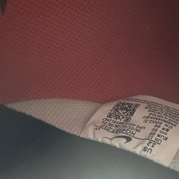 Nike Low-Top Sneakers in White, Orange & Black - Picture 7 of 8